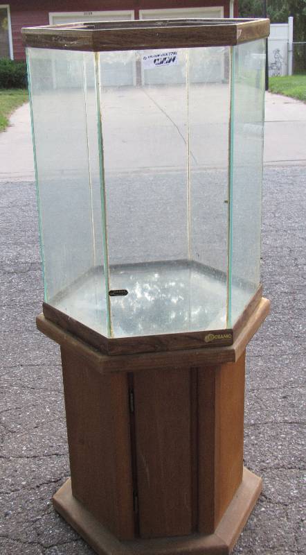 lot 7798 image: Aquarium With Stand