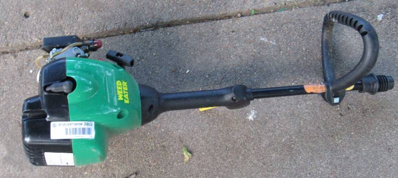 lot 7802 image: Weed Eater