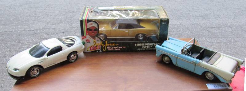 lot 7805 image: Lot of 3 Classic Car Replicas - GTO, Camaro, Antique - One new in box