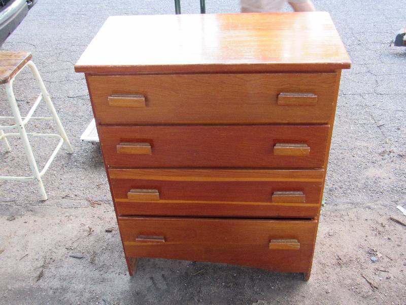 lot 7809 image: 4 Drawer Wooden Dresser