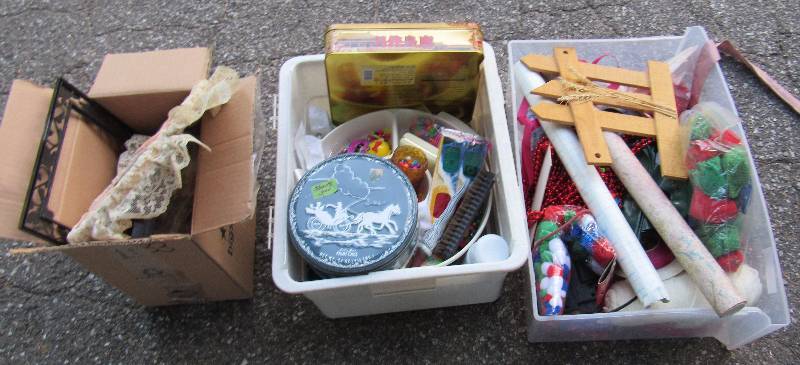lot 7812 image: Lot of assorted craft supplies - Beads - Yarn - Ribbon, Etc � Stock up