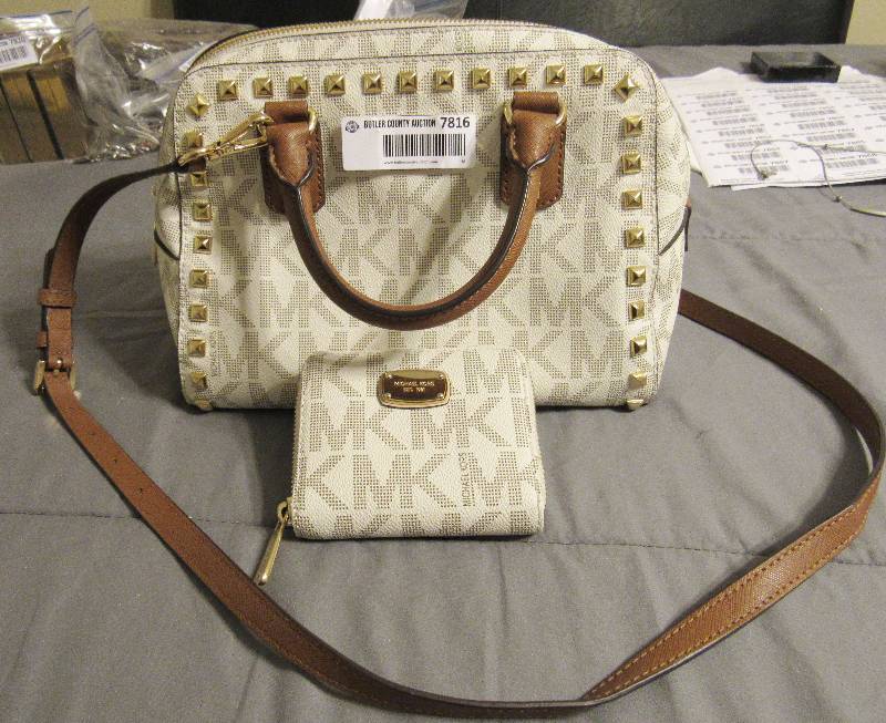 lot 7816 image: Michael Kors Cream Colored Handbag  Purse and Matching Wallet