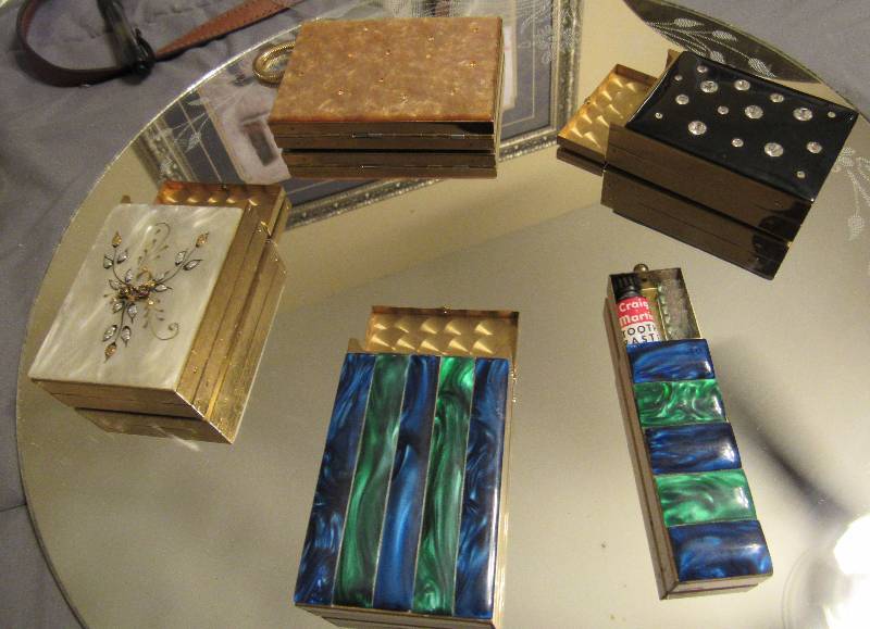 lot 7820 image: Lot of 3 cigarette holders, toothpaste & brush case, portable powdering kit for your purse