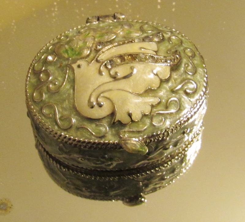 lot 7821 image: Green Dove Trinket Case