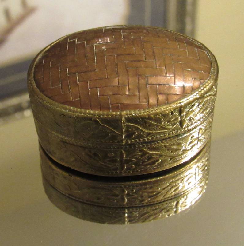 lot 7822 image: Gold Trinket Box