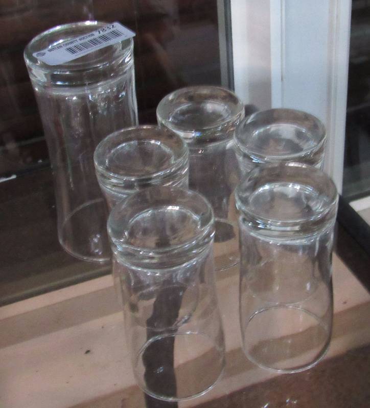 lot 7832 image: Set of 6 Glass Drinking Glasses - various sizes