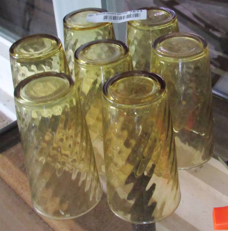 lot 7833 image: Set of 7 Yellow Glass Drinking Glasses