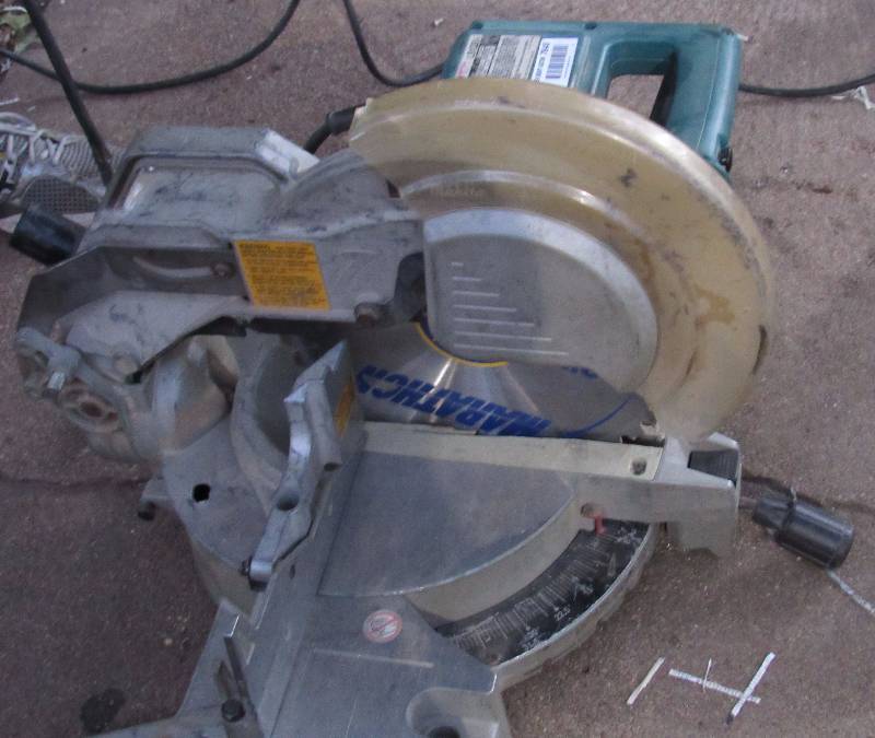 lot 7848 image: Makita 12 Miter Saw - works