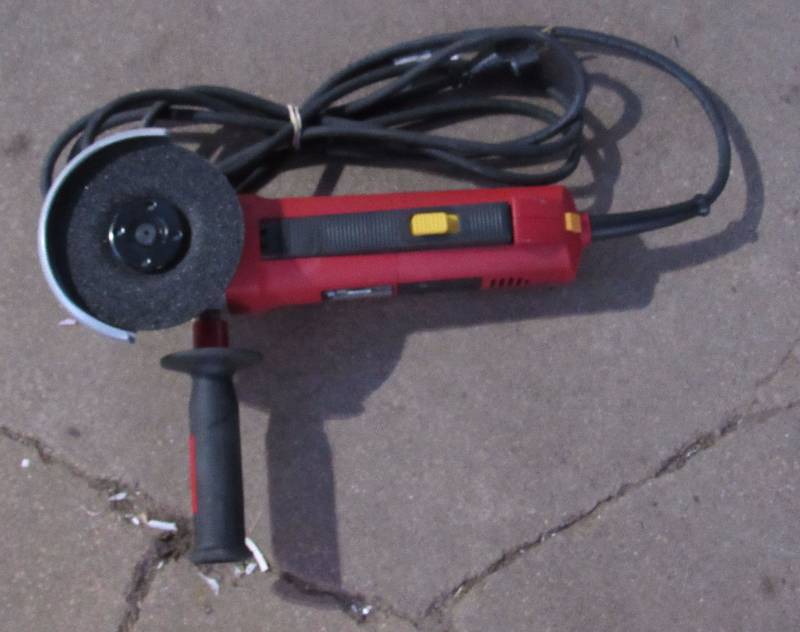 lot 7851 image: Craftsman 8.5 amp 4-12 Angle Grinder