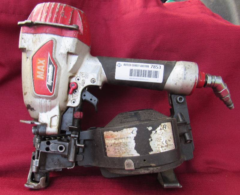 lot 7853 image: Coil Nailer - MAX - 90 degree swivel on air connect