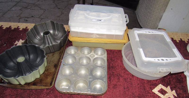 lot 7866 image: Lot of baking pans and carrying containers - bundt cake pans, cupcake pans, cookie sheet and more See photo