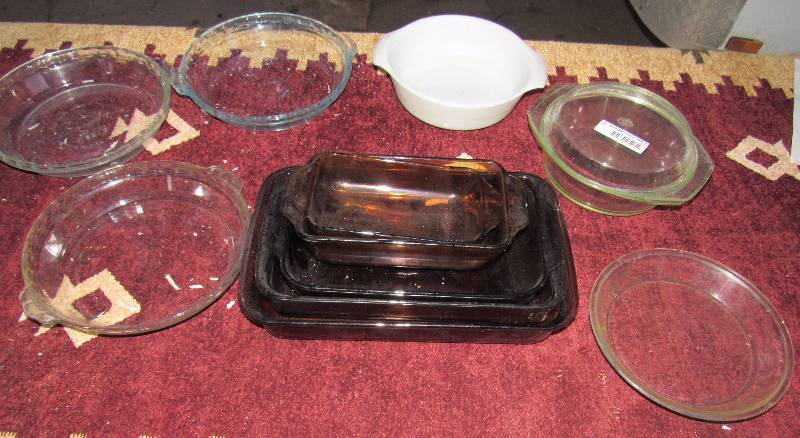 lot 7867 image: Lot of 12 pieces - Glass Baking Dishes - 1 w lid