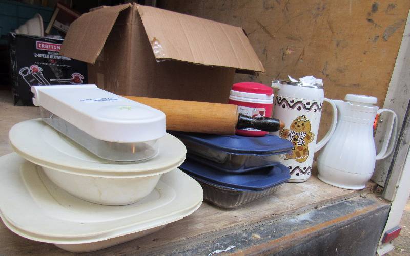lot 7871 image: Lot of Kitchen Ware - Storage Containers w lids - Rolling Pin - hotcold pitcher - insulated lunch container and more