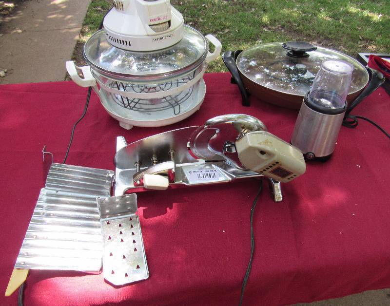 lot 7875 image: Lot of small kitchen appliances - Crock Pot, Electric Skillet, Food Slicer, Convection Cooker and Coffee Grinder
