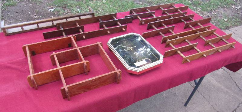 lot 7880 image: Lot of wooden shelving (shelves) for knick knacks and a decorative clock