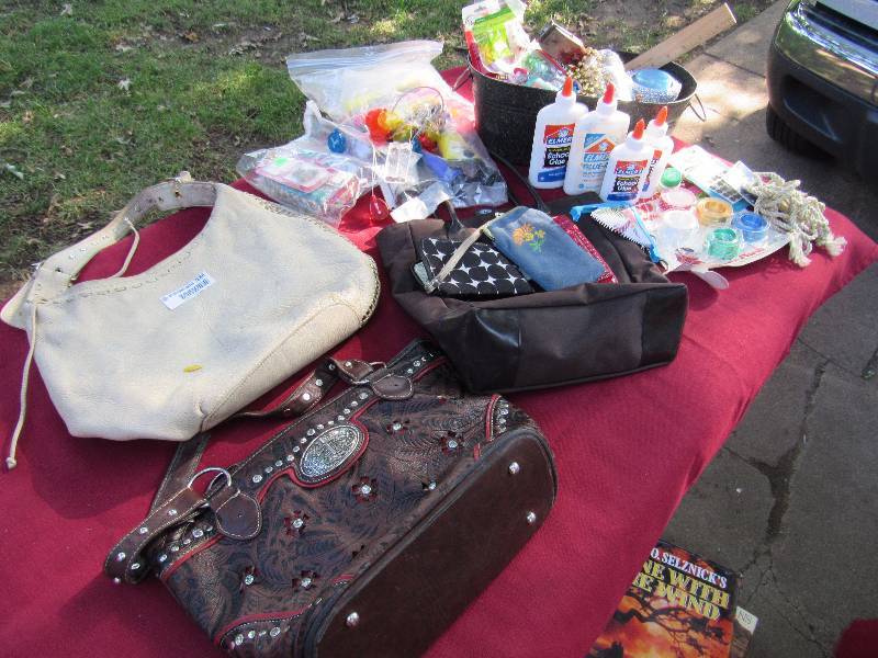 lot 7886 image: Lot of art supplies and purses to carry them in - school glue - Hey crafters, stock up