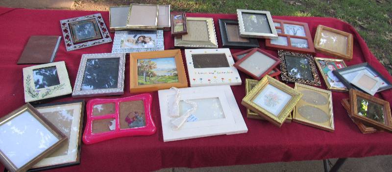 lot 7887 image: Huge Lot of Picture Frames - All Styles and Sizes - take a look