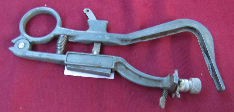 lot 7897 image: Automotive Specialty Tool
