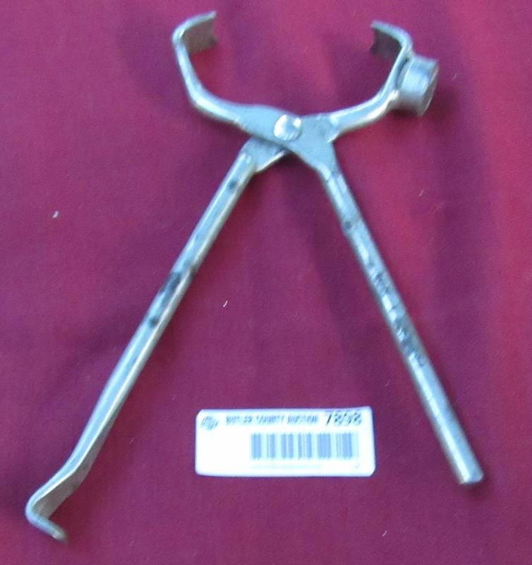 lot 7898 image: Horse Hoof Multi Tool
