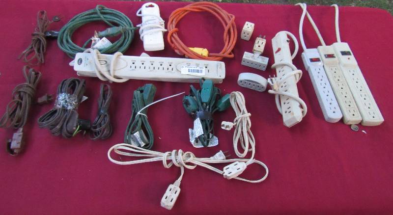 lot 7899 image: Big Lot of Extension Cords, Power Strips, Multi-Plugs, etc - see photo