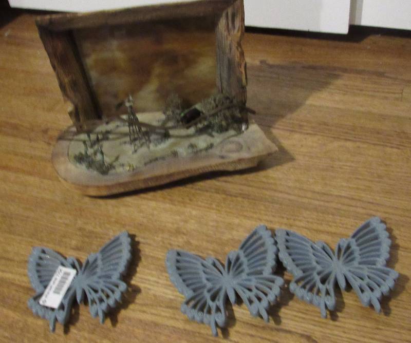 lot 7794 image: Lot of Butterfly Wall Dcor and Light-Up Farm House Dcor - Cool