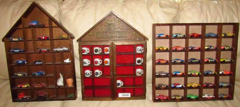 lot 7811 image: Lot of 3 knick-knack shelves - 2 hold Hot Wheels cars and one holds NFL Team Cups (CONTENTS INCLUDED)