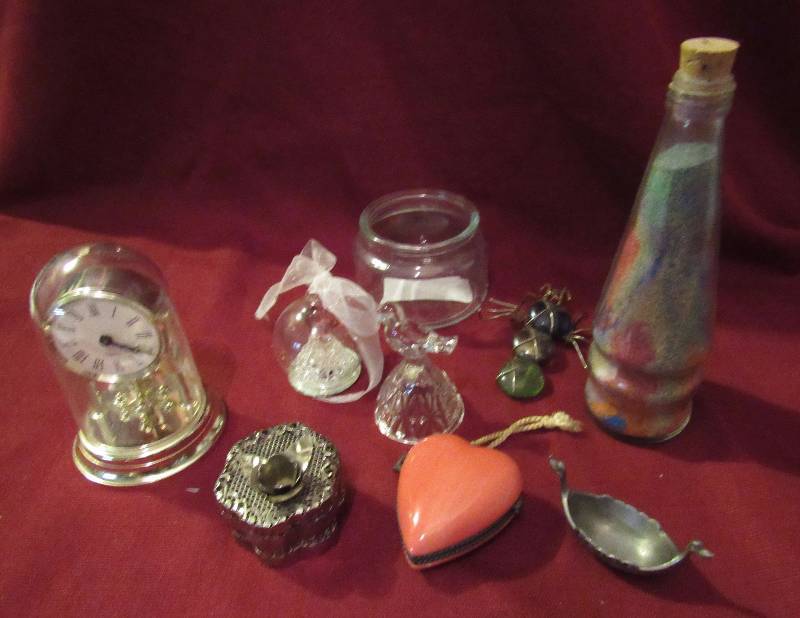 lot 7918 image: Lot of miscellaneous home dcor items - see photos for details