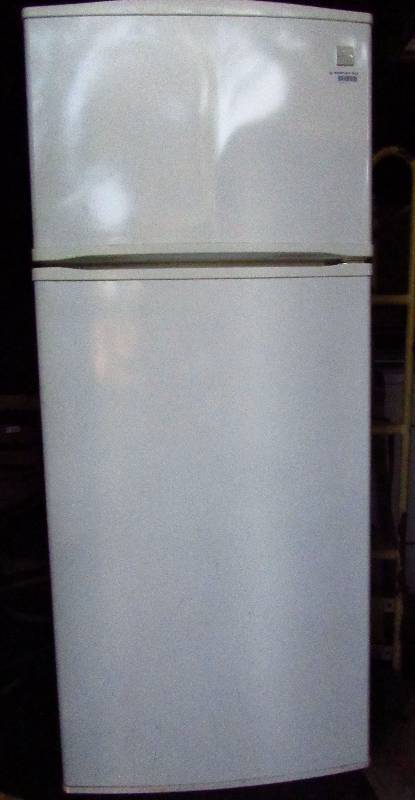 lot 7934 image: Refrigerator - Kenmore - White - Clean - Works Well