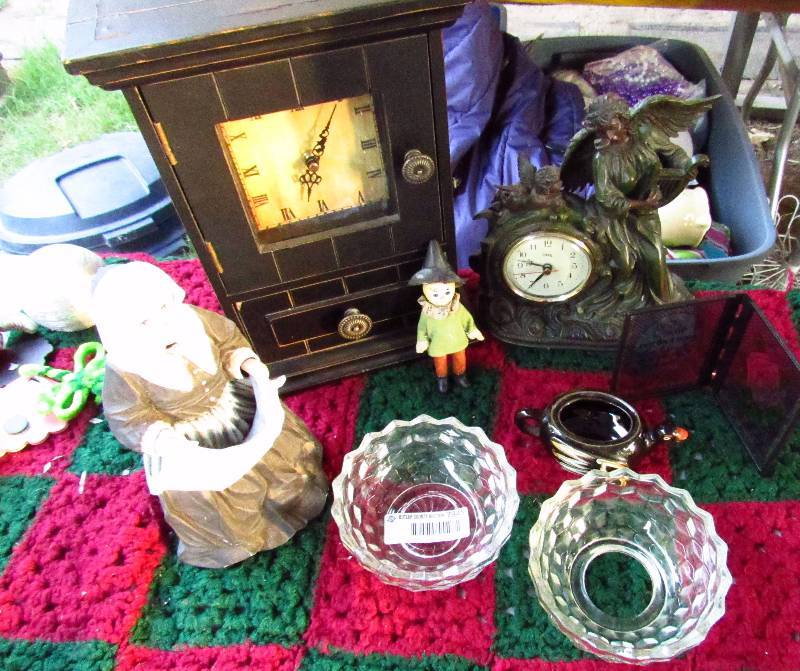 lot 7945 image: Lot of home dcor - See description and photo