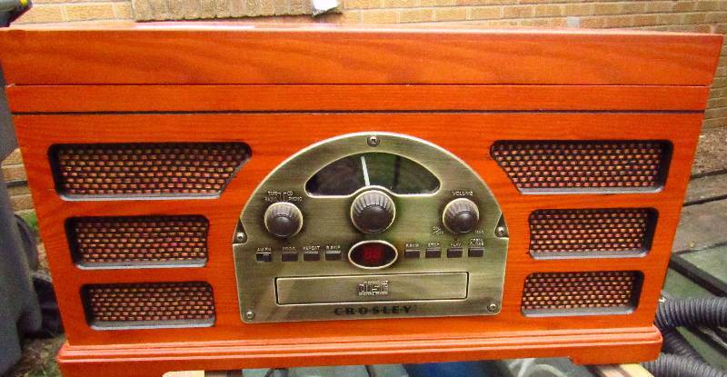 lot 2054 image: Crosley - Nostalgic Style Stereo w CD Player and Record PlayerTurntable - WOW
