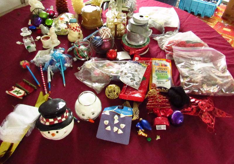 lot 2055 image: Lot of Christmas Decorations - metal stars, ribbon and a glass nativity scene - X-Mas in July