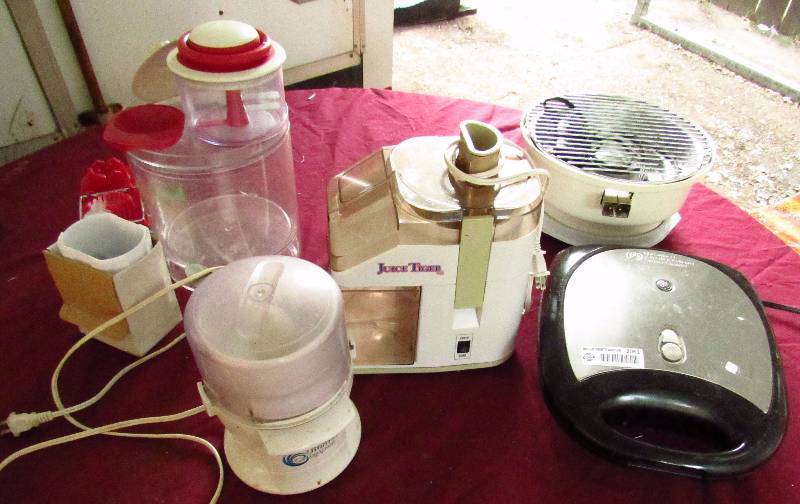lot 2061 image: Lot of Small Kitchen Appliances - Juice Tiger Juicer, Ultimate Chopper, Electric Grill and Waffle Iron - see photos