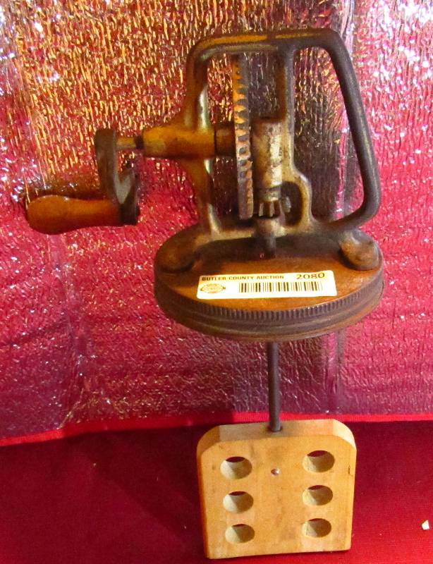 lot 2080 image: Butter Churn - WOW