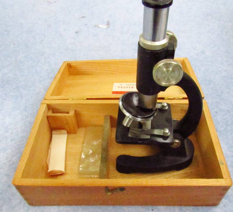 lot 2084 image: Microscope - Science Magnifier - In wooden box with slides