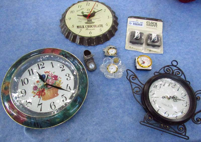 lot 2085 image: Lot of Wall Clocks, Tiny Mantle Clock and Clock Shoppe Parts - See photo