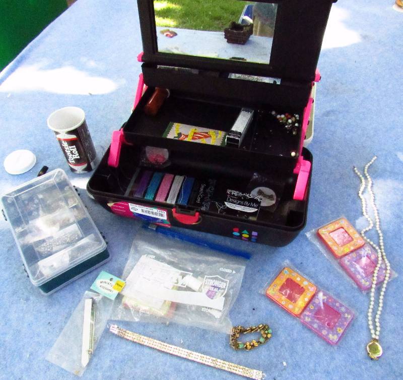 lot 1285 image: Jewelry Making Supplies - In a Two-Tiered Carrying Case (Like a make-up caddy) See photo for contents and case.