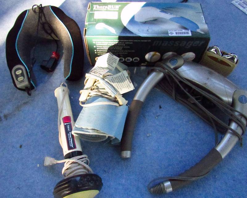 lot 1298 image: Lot of Massagers and Heating Pad
