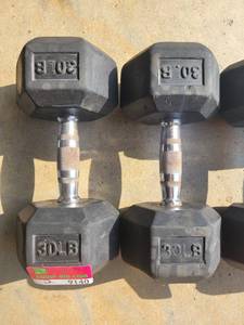 lot 9140 image: Pair of Rubber Coated 30lb Dumbbells