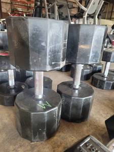 lot 9157 image: Pair of Iron Grip Rubber Coated 130lb Dumbbells