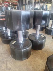 lot 9160 image: Pair of Iron Grip Rubber Coated 95lb Dumbbells