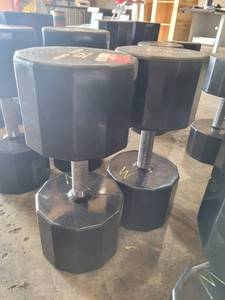 lot 9173 image: Pair of Iron Grip Rubber Coated 125lb Dumbbells