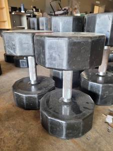 lot 9186 image: Pair of Iron Grip Rubber Coated 65lb Dumbbells