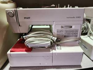 lot 22588 image: PFAFF Varimatic 6085 Sewing Machine