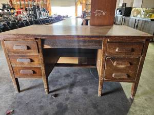 lot 22598 image: 4-Drawer Vintage Style Office Desk W Hutch and Attached Lighting&nbsp