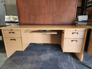 lot 22599 image: Light Wood 4-Drawer Desk
