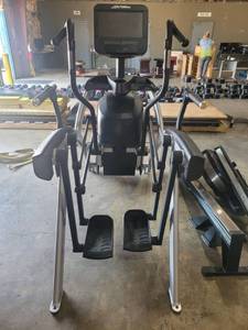 lot 9279 image: Life Fitness INATTS Arc Trainer
