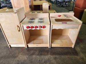 lot 22628 image: Kaplan Childrens 3-Piece Kitchenet