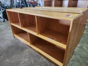 lot 22635 image: Kaplan 5 Compartment Shelf