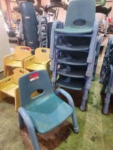 lot 22646 image: Lot of 6 Stackable 11in Kaplan Childrens Chairs