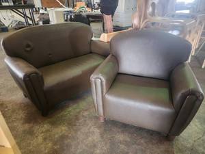 lot 22662 image: Childrens Vinyl Couch and Chair